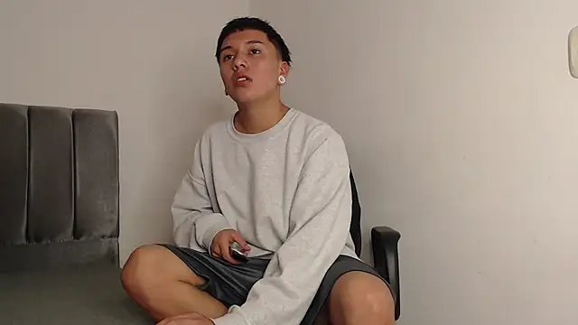 Snapshot of alex-lover chatting on 02.26.25 alex-lover online show from 02.26.25