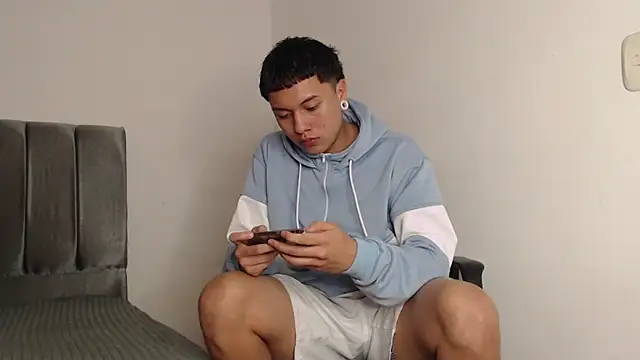 Snapshot of alex-lover chatting on 02.28.25 alex-lover online show from 02.28.25