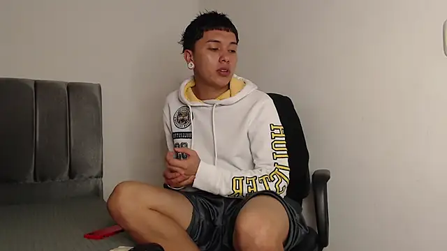 Snapshot of alex-lover chatting on 03.05.25 alex-lover online show from 03.05.25