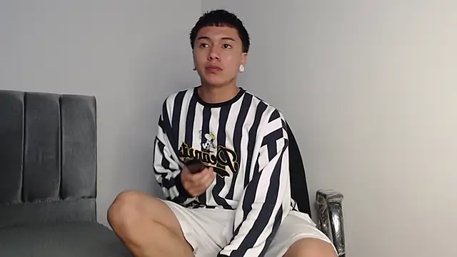 Snapshot of alex-lover chatting on 10.11.25 alex-lover online show from 10.11.25