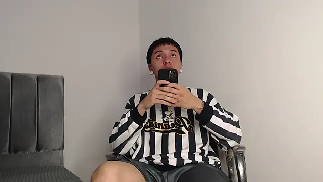 Snapshot of alex-lover chatting on 11.11.25 alex-lover online show from 11.11.25