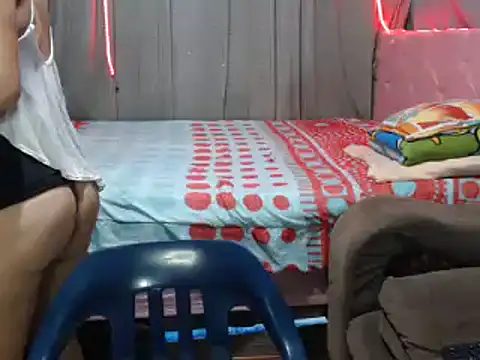 Snapshot of mom_son_dirty chatting on 01.19.25 mom son dirty online show from 01.19.25