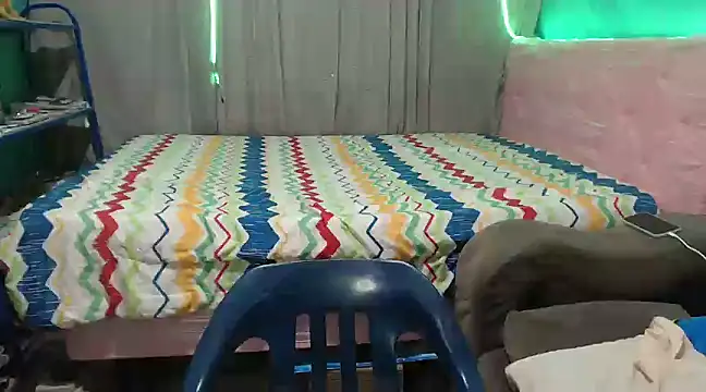 Snapshot of mom_son_dirty chatting on 03.02.25 mom son dirty online show from 03.02.25