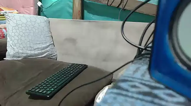 Snapshot of mom_son_dirty chatting on 03.13.25 mom son dirty online show from 03.13.25