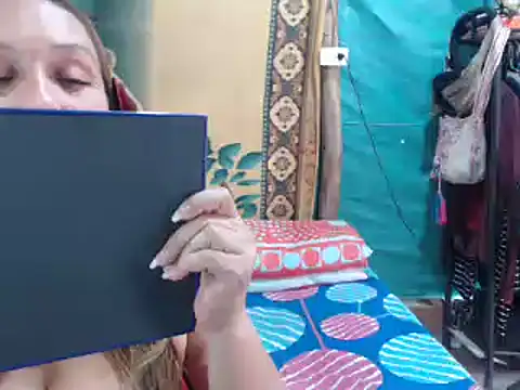 Snapshot of mom_son_dirty chatting on 09.18.25 mom son dirty online show from 09.18.25