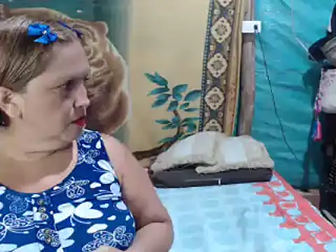 Snapshot of mom_son_dirty chatting on 09.24.25 mom son dirty online show from 09.24.25