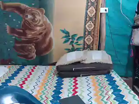 Snapshot of mom_son_dirty chatting on 09.25.25 mom son dirty online show from 09.25.25