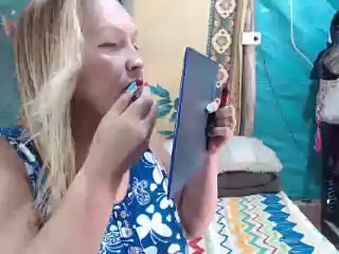 Snapshot of mom_son_dirty chatting on 10.08.25 mom son dirty online show from 10.08.25