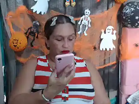 Snapshot of mom_son_dirty chatting on 10.21.25 mom son dirty online show from 10.21.25