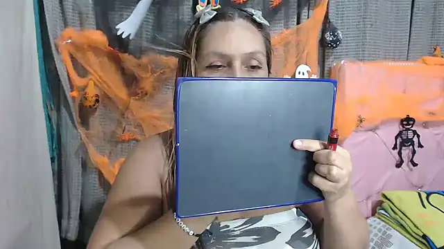 Snapshot of mom_son_dirty chatting on 10.28.25 mom son dirty online show from 10.28.25