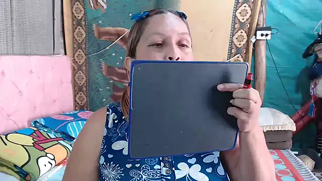 Snapshot of mom_son_dirty chatting on 11.04.25 mom son dirty online show from 11.04.25