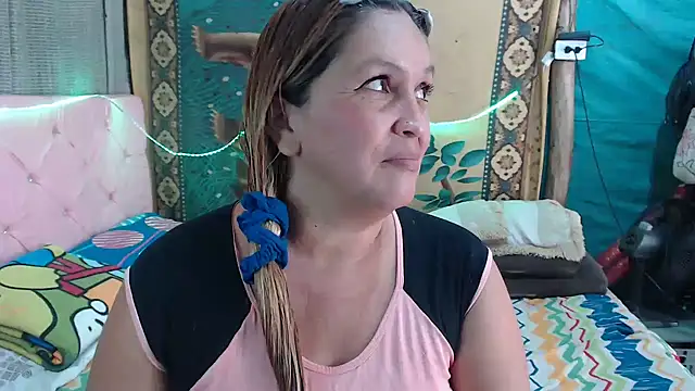 Snapshot of mom_son_dirty chatting on 11.16.25 mom son dirty online show from 11.16.25