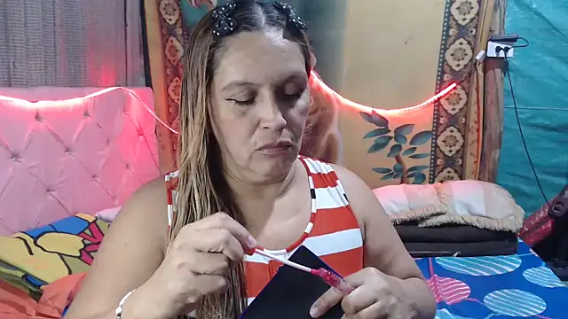 Snapshot of mom_son_dirty chatting on 11.19.25 mom son dirty online show from 11.19.25