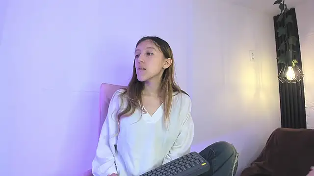 Snapshot of BLAIR_AND_BRIAR chatting on 12.01.25 BLAIR AND BRIAR online show from 12.01.25