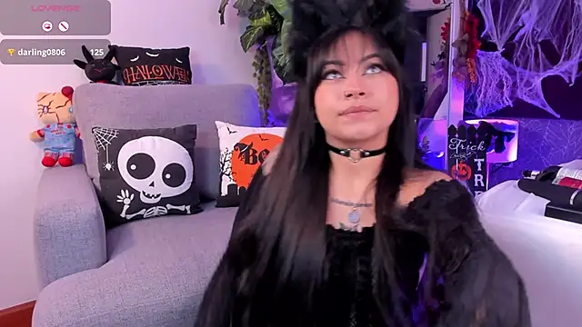 Snapshot of DakottaHill chatting on 10.28.25 DakottaHill online show from 10.28.25