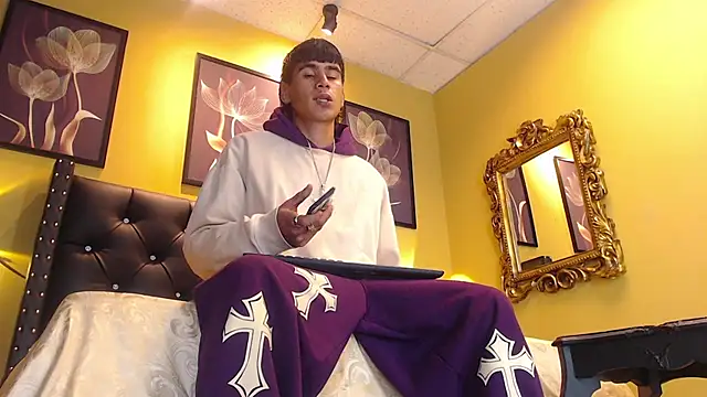 Snapshot of king_yer chatting on 12.05.25 king yer online show from 12.05.25