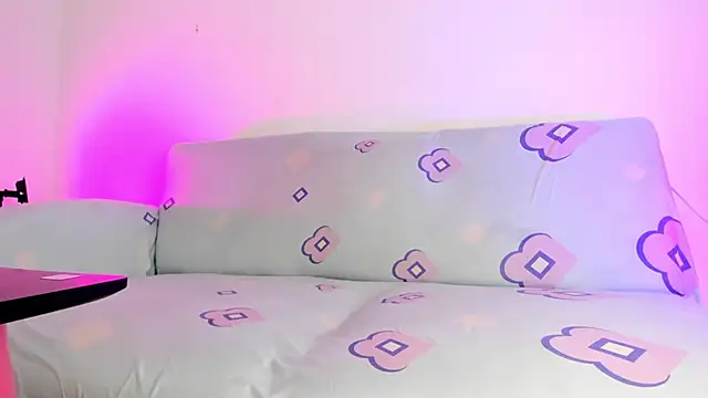 Snapshot of LoveBirds__1 chatting on 03.20.25 LoveBirds  1 online show from 03.20.25