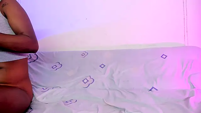 Snapshot of LoveBirds__1 chatting on 10.12.25 LoveBirds  1 online show from 10.12.25