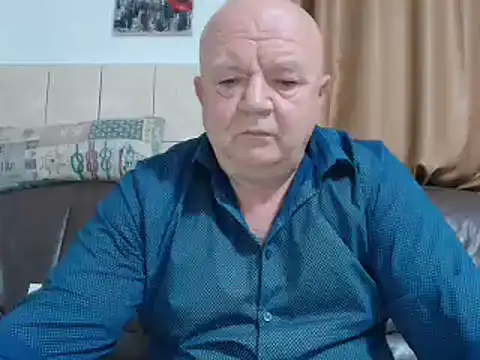 Snapshot of fullballs6 chatting on 12.17.24 fullballs6 online show from 12.17.24