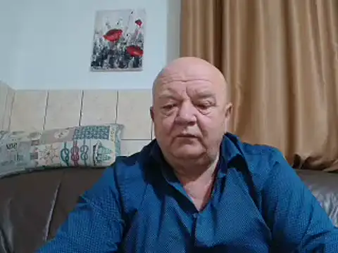 Snapshot of fullballs6 chatting on 12.18.24 fullballs6 online show from 12.18.24