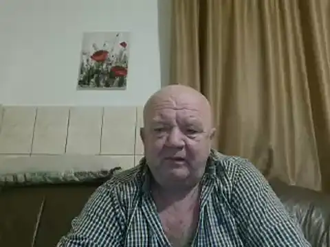 Snapshot of fullballs6 chatting on 01.25.25 fullballs6 online show from 01.25.25