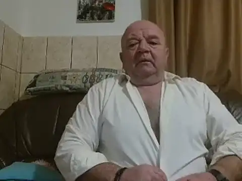 Snapshot of fullballs6 chatting on 02.02.25 fullballs6 online show from 02.02.25