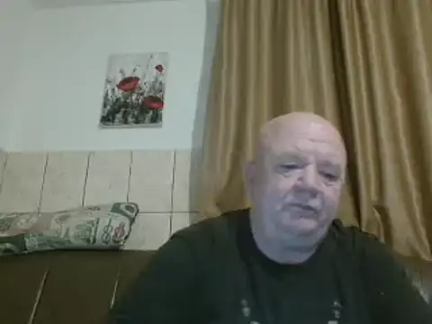 Snapshot of fullballs6 chatting on 02.16.25 fullballs6 online show from 02.16.25