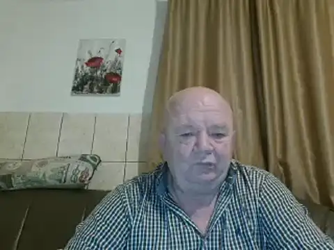 Snapshot of fullballs6 chatting on 02.17.25 fullballs6 online show from 02.17.25