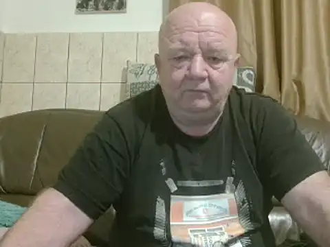 Snapshot of fullballs6 chatting on 02.20.25 fullballs6 online show from 02.20.25