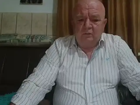 Snapshot of fullballs6 chatting on 02.26.25 fullballs6 online show from 02.26.25