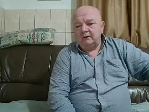 Snapshot of fullballs6 chatting on 02.28.25 fullballs6 online show from 02.28.25