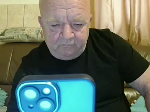 Snapshot of fullballs6 chatting on 03.10.25 fullballs6 online show from 03.10.25