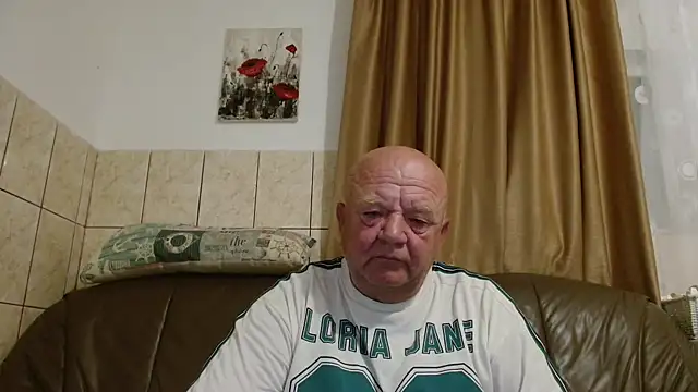 Snapshot of fullballs6 chatting on 09.09.25 fullballs6 online show from 09.09.25