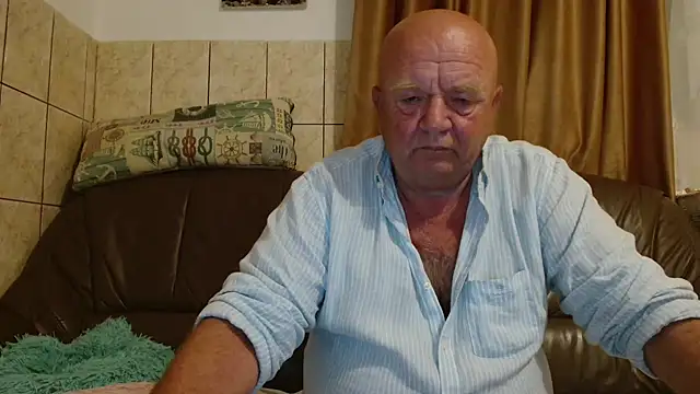 Snapshot of fullballs6 chatting on 09.10.25 fullballs6 online show from 09.10.25