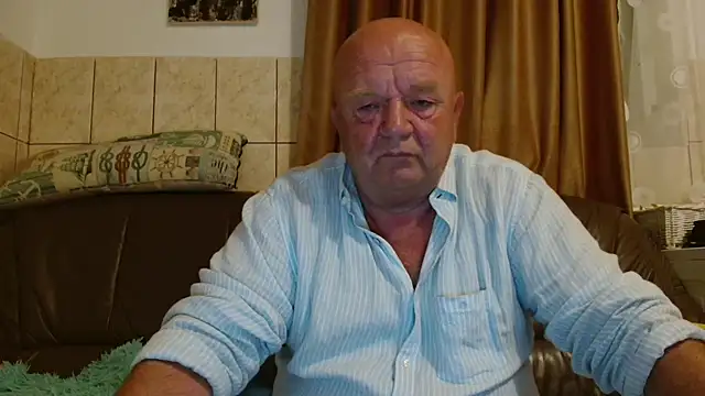 Snapshot of fullballs6 chatting on 09.18.25 fullballs6 online show from 09.18.25