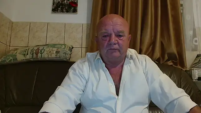 Snapshot of fullballs6 chatting on 09.24.25 fullballs6 online show from 09.24.25