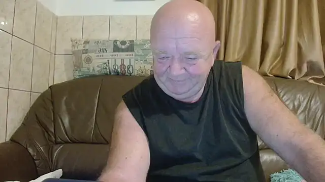 Snapshot of fullballs6 chatting on 10.02.25 fullballs6 online show from 10.02.25