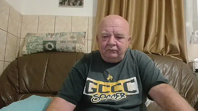 Snapshot of fullballs6 chatting on 10.11.25 fullballs6 online show from 10.11.25