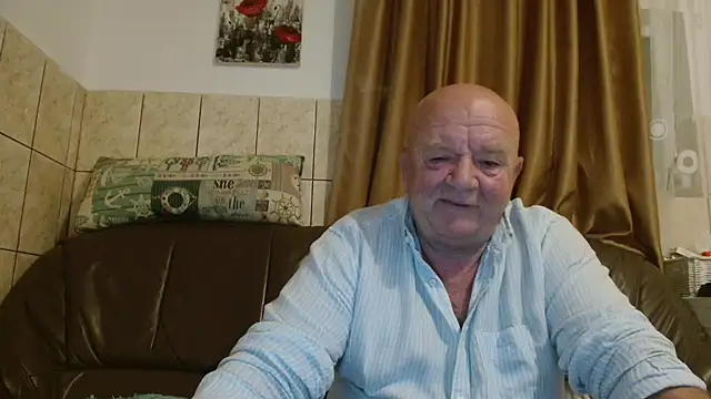 Snapshot of fullballs6 chatting on 10.13.25 fullballs6 online show from 10.13.25