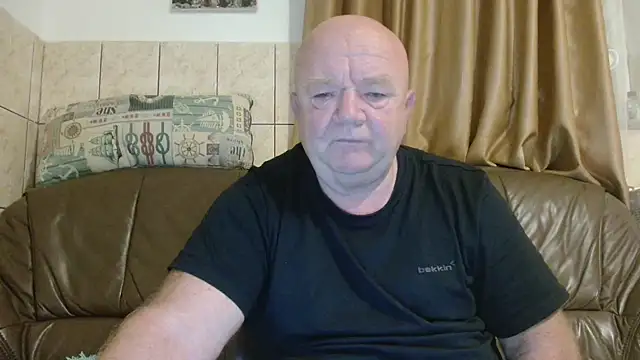 Snapshot of fullballs6 chatting on 10.20.25 fullballs6 online show from 10.20.25