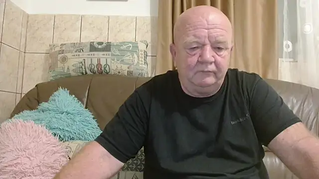 Snapshot of fullballs6 chatting on 10.24.25 fullballs6 online show from 10.24.25