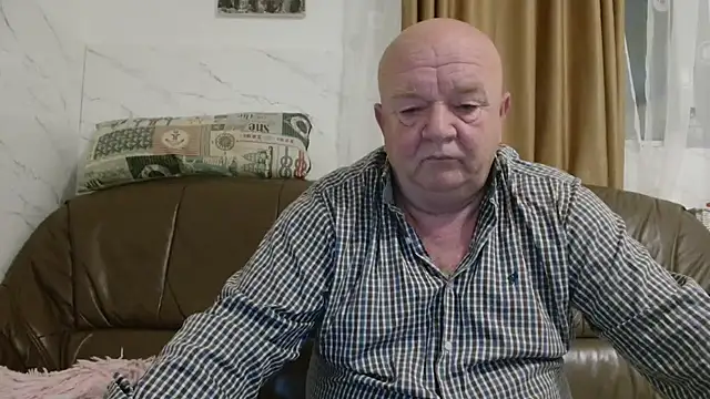 Snapshot of fullballs6 chatting on 10.29.25 fullballs6 online show from 10.29.25