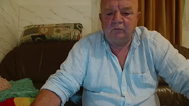 Snapshot of fullballs6 chatting on 11.05.25 fullballs6 online show from 11.05.25