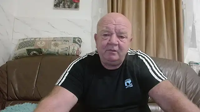 Snapshot of fullballs6 chatting on 11.10.25 fullballs6 online show from 11.10.25