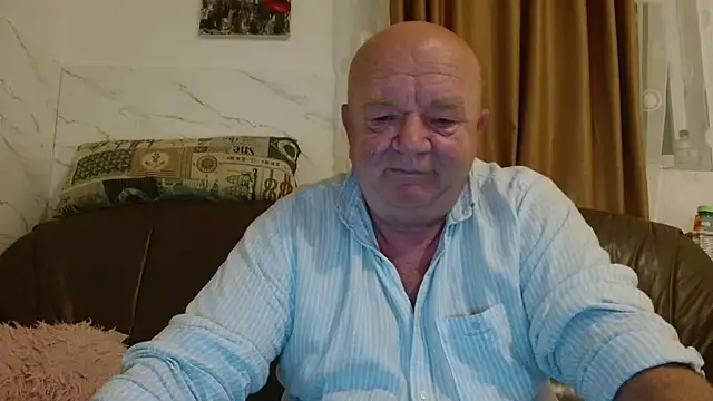 Snapshot of fullballs6 chatting on 11.12.25 fullballs6 online show from 11.12.25