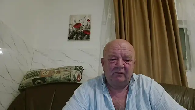 Snapshot of fullballs6 chatting on 11.25.25 fullballs6 online show from 11.25.25