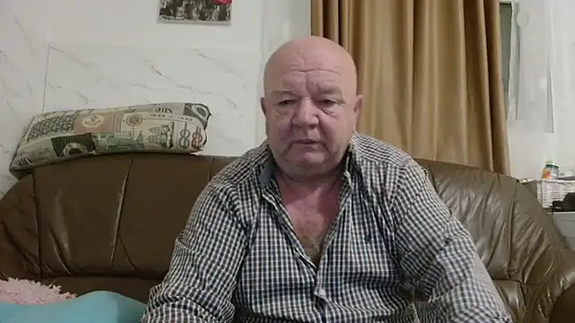 Snapshot of fullballs6 chatting on 11.26.25 fullballs6 online show from 11.26.25