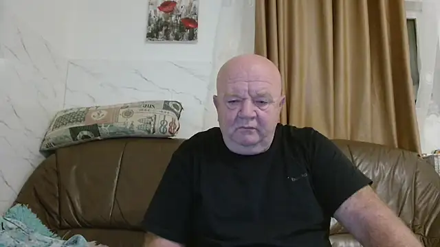 Snapshot of fullballs6 chatting on 12.02.25 fullballs6 online show from 12.02.25