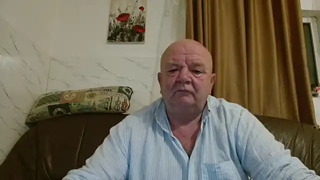 Snapshot of fullballs6 chatting on 12.15.25 fullballs6 online show from 12.15.25