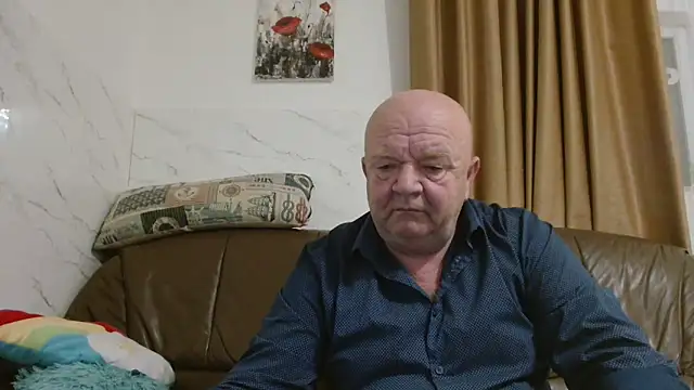 Snapshot of fullballs6 chatting on 12.23.25 fullballs6 online show from 12.23.25